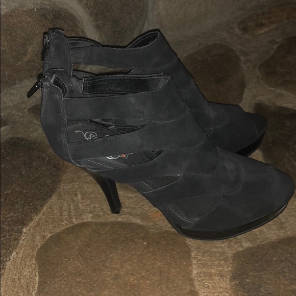 Unlisted black peep toe zip back heels size 8 - Picture 5 of 8